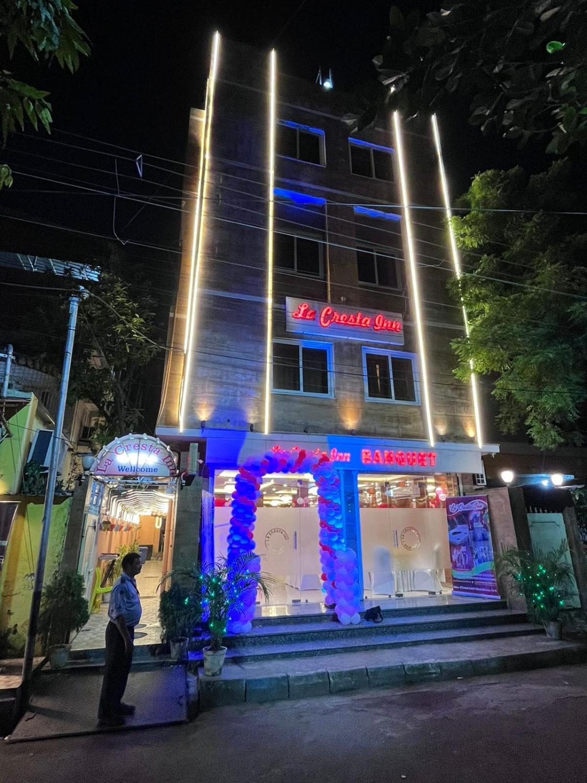 La Cresta Inn Calcutta Exteriör bild