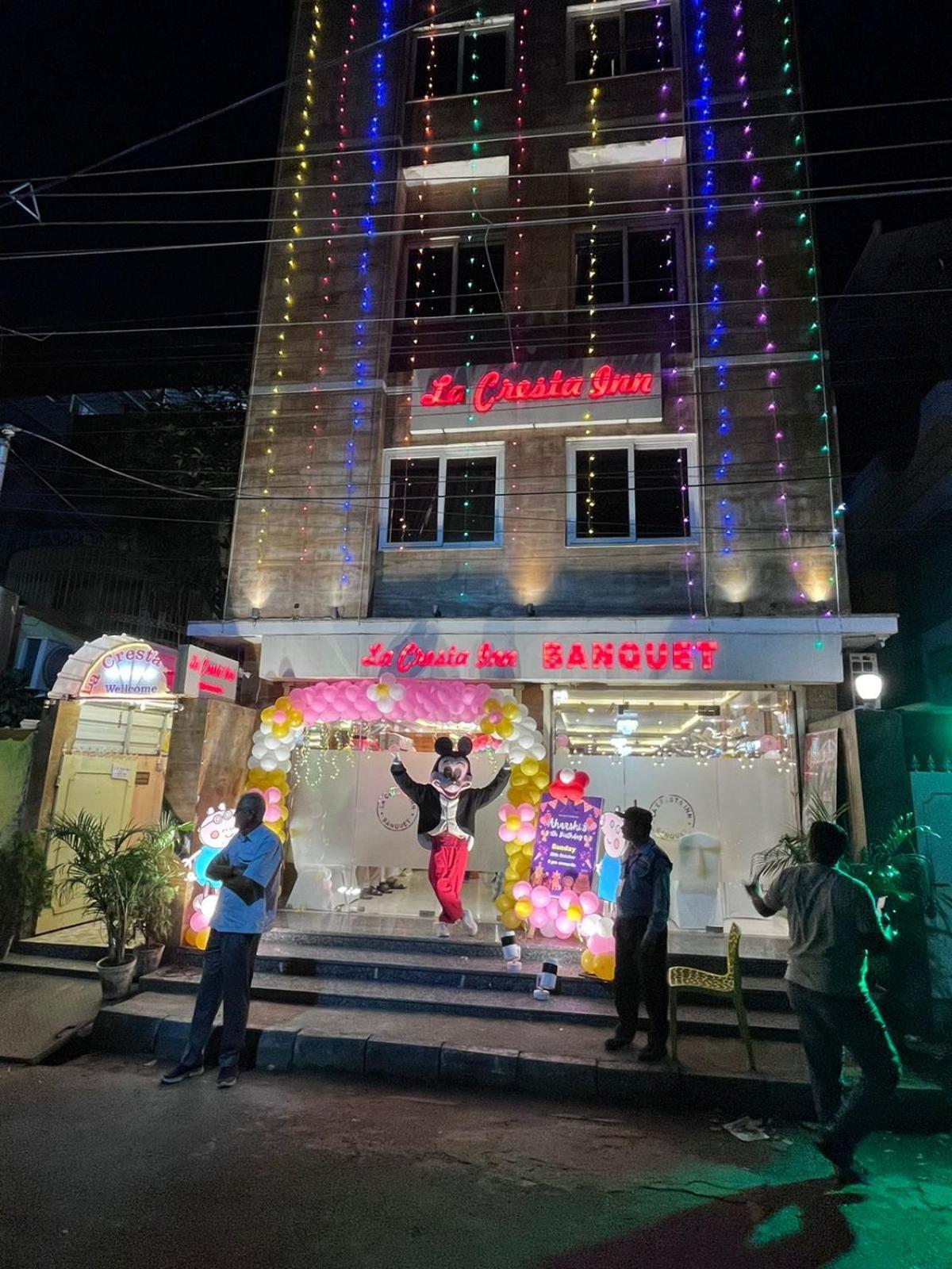 La Cresta Inn Calcutta Exteriör bild